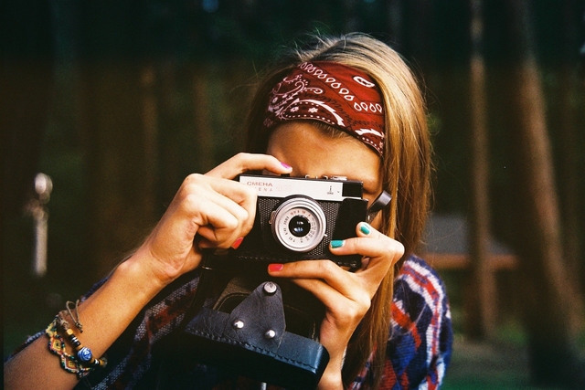 woman photographer 1245761 1920