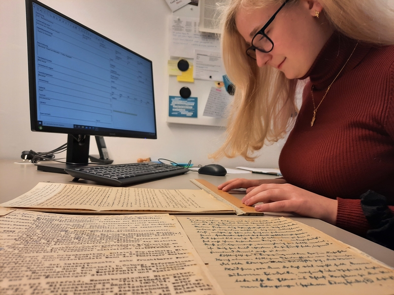 Freiwillige Natalie Reum Arbeit im Archiv Lutherhaus Jan.2021